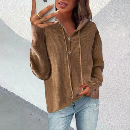 Cardigan femme à capuche et boutonnage élégant