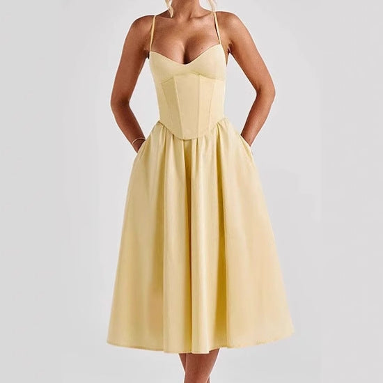 Robe élégante mi-longue avec soutien-gorge intégré et jupe volumineuse