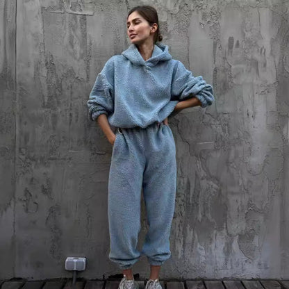 Ensemble de loungewear confortable en polaire : sweat à capuche et pantalon