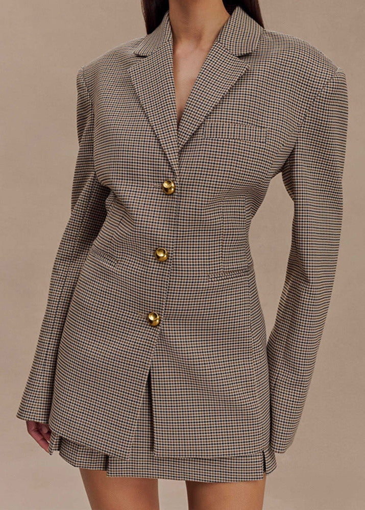 Ensemble élégant de robe et blazer à carreaux pour femme