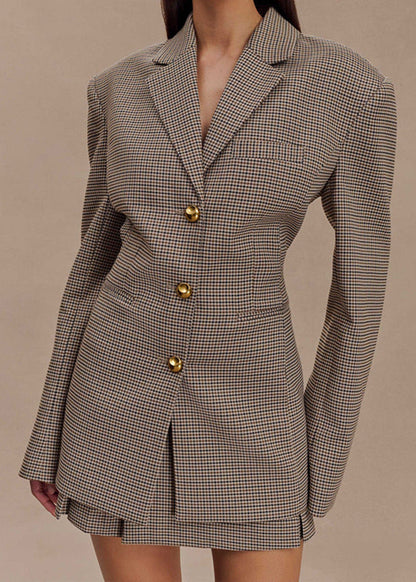 Ensemble élégant de robe et blazer à carreaux pour femme