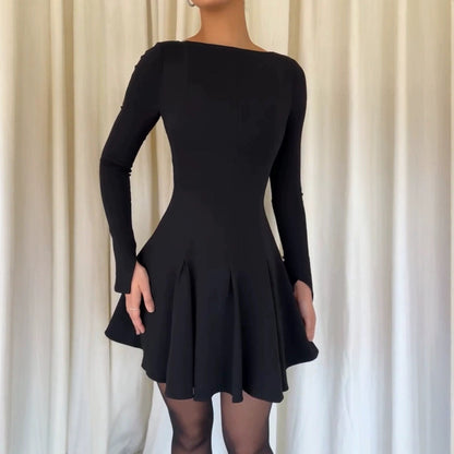 Robe élégante pour femme avec jupe évasée et manches longues