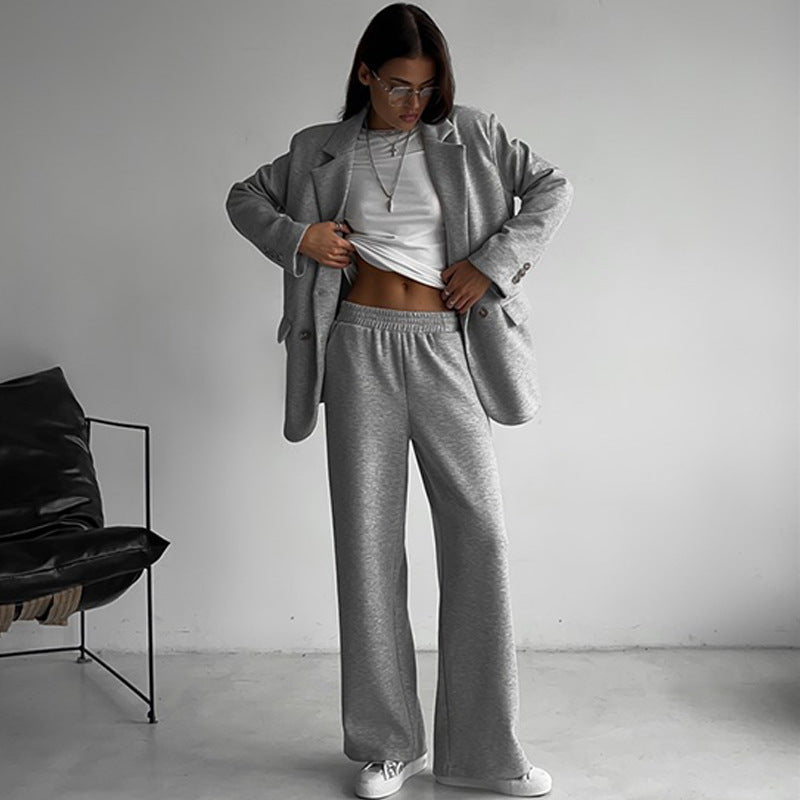 Ensemble deux pièces femme : blazer oversize et pantalon, style moderne et chic