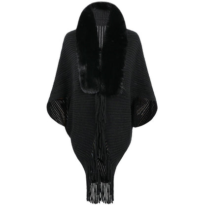 Poncho de luxe tricoté pour femme avec col en fausse fourrure et franges