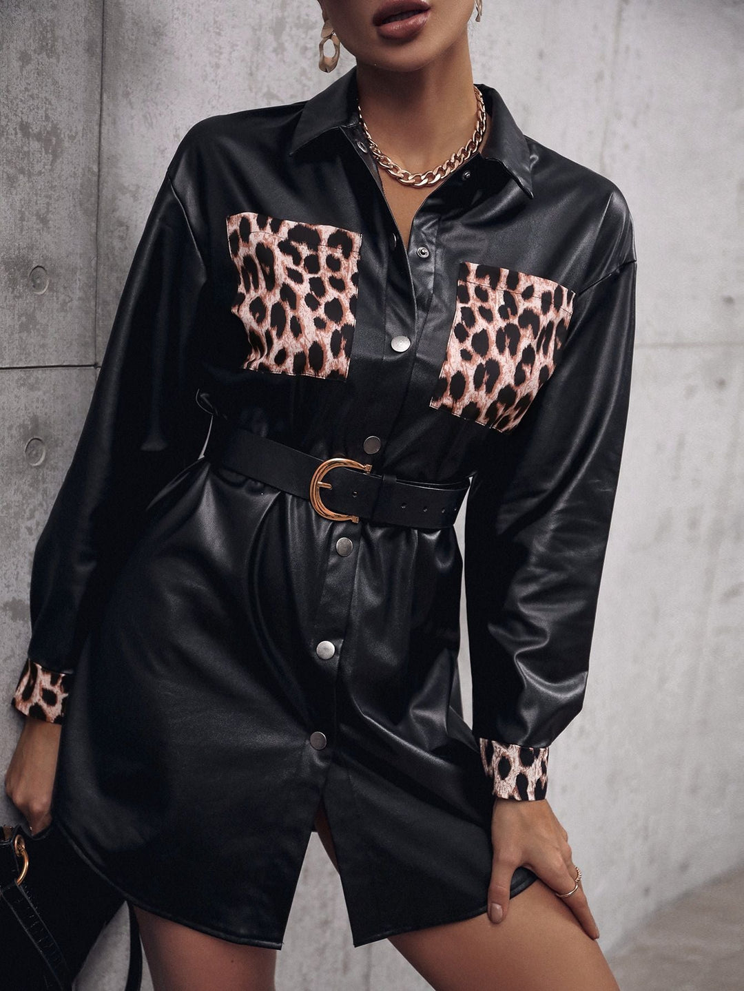 Robe en cuir pour femme à imprimé animalier, coupe ajustée