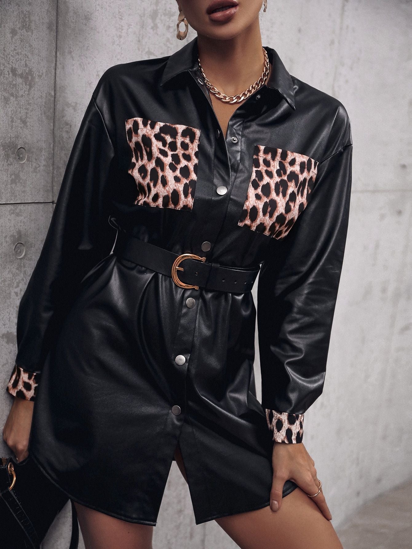 Robe en cuir pour femme à imprimé animalier, coupe ajustée