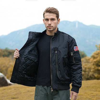 Bomber homme isolé moderne pratique