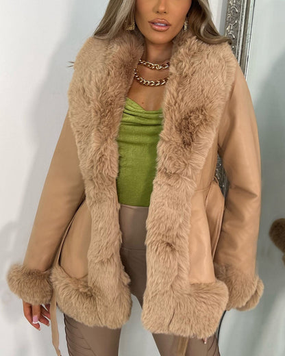 Élégante veste en cuir col fourrure taille lacée