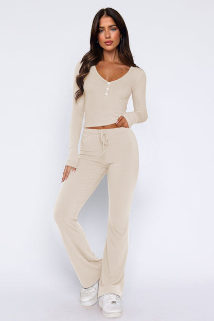 Ensemble de loungewear pour femme avec pantalon évasé et haut