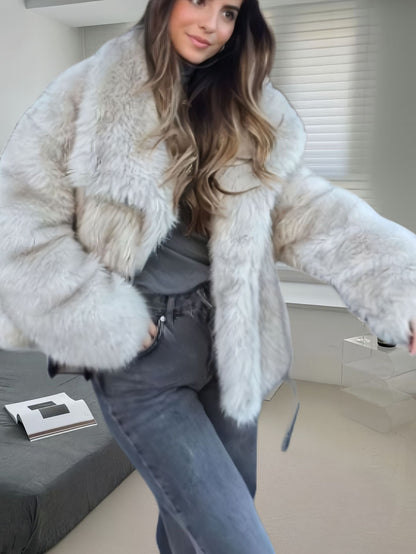 Veste en fourrure souple et élégante pour femme