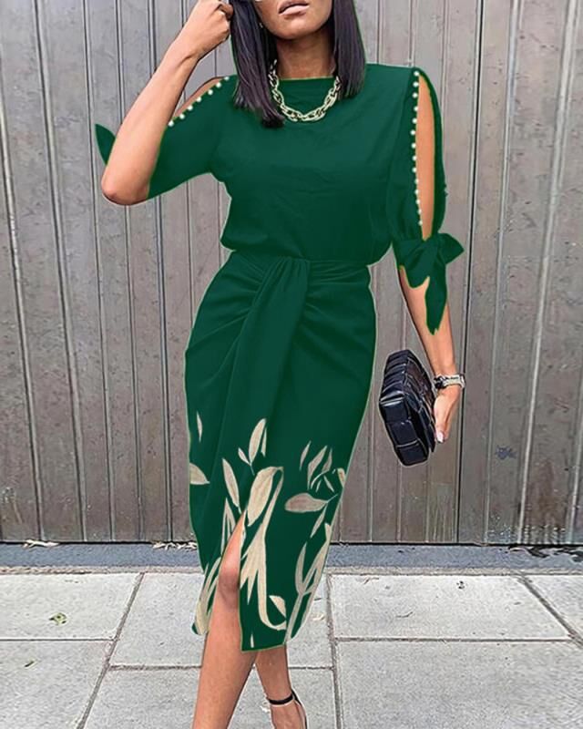 Robe élégante pour femme avec ceinture et décolleté