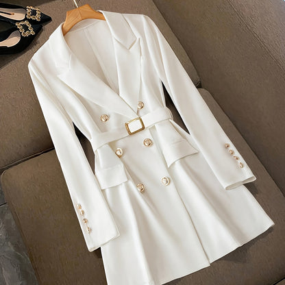 Robe-blazer élégante à la taille cintrée