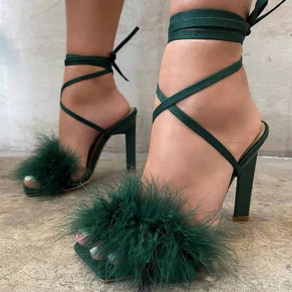 Sandales à talons hauts de luxe pour femmes avec détails en plumes