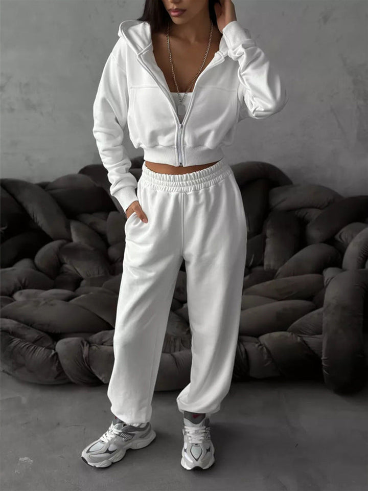 Tenue de sport pour femme : ensemble veste courte et pantalon de jogging