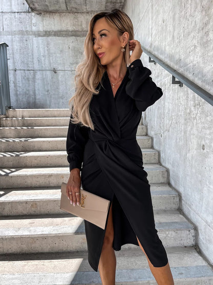 Robe midi élégante, haut cache-cœur, décolleté en V
