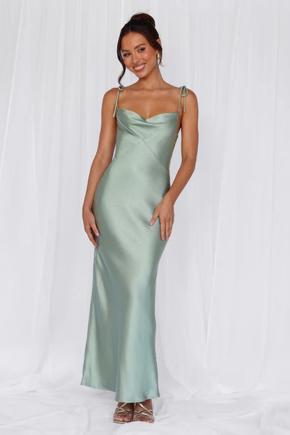 Robe longue en satin élégante pour femme