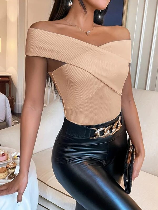 Haut asymétrique texturé moderne pour femme