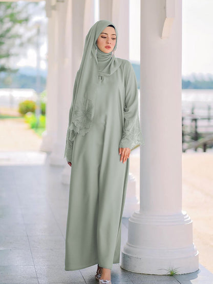 Robe longue élégante en dentelle florale pour femme