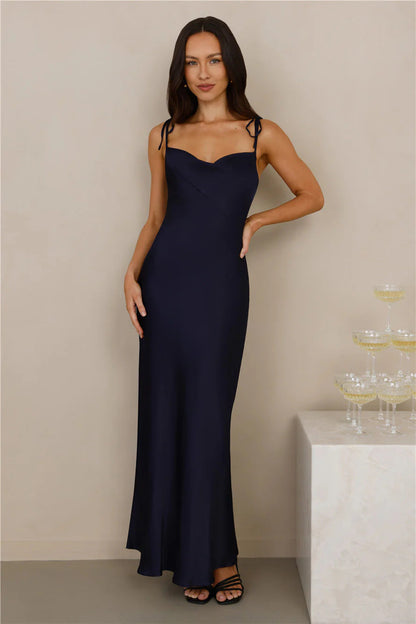 Robe longue en satin élégante pour femme
