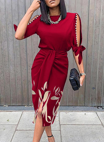 Robe élégante pour femme avec ceinture et décolleté