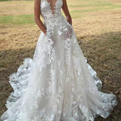 Robe de mariée de luxe avec dentelle fine et touche romantique
