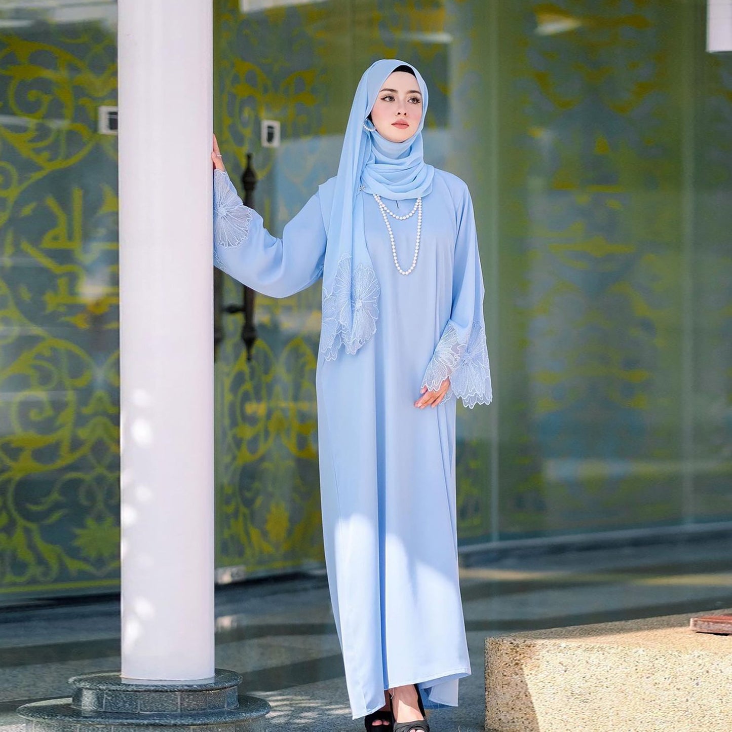 Robe longue élégante en dentelle florale pour femme