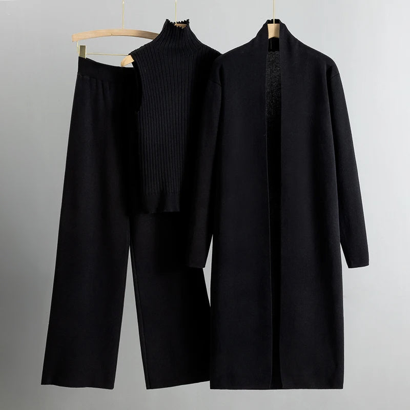 Tenue élégante pour femme avec long manteau et pantalon slim