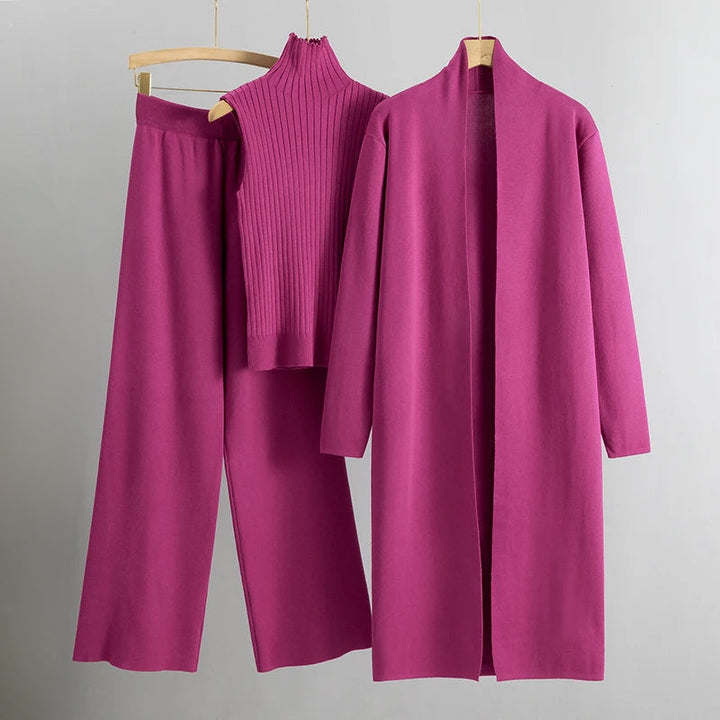Tenue élégante pour femme avec long manteau et pantalon slim
