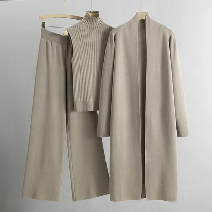 Elegantes Damen Outfit mit Langem Mantel und Skinny Hose - IdealeKleiden