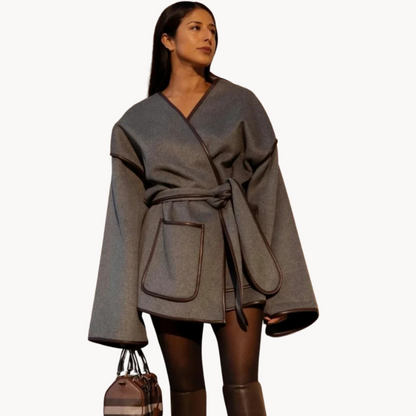 Veste élégante pour femme avec taille et détail de ceinture