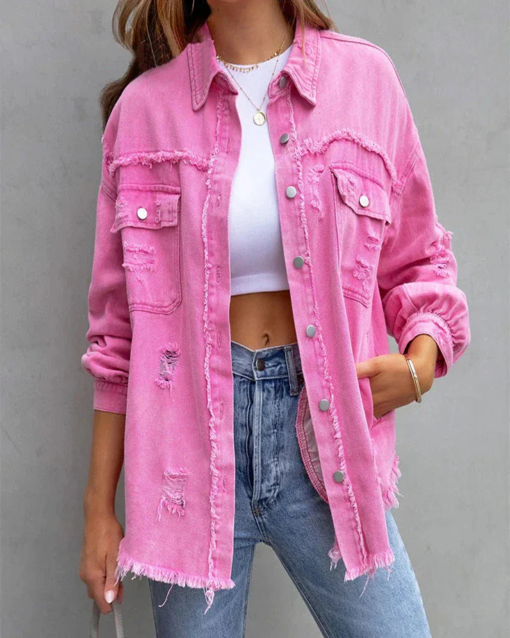 Veste en jean déchirée style tendance