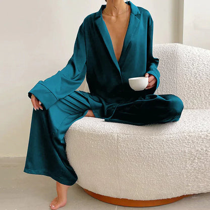 Pyjama femme en satin blanc avec pantalon large