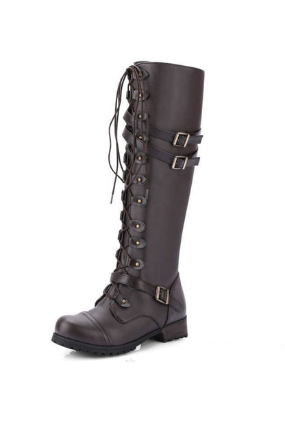Bottes de chevalier cloutées avec boucle de ceinture