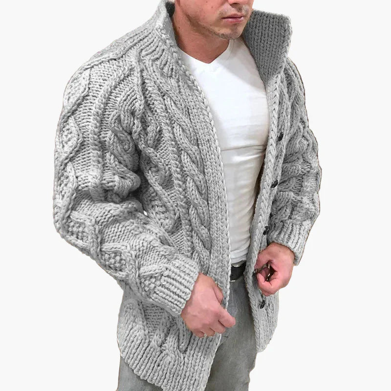 Cardigan tressé en grosse maille élégant
