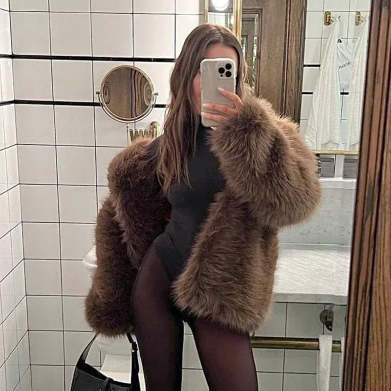 Élégant manteau en fausse fourrure motif chutes de neige