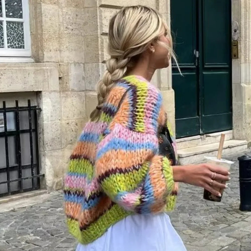 Pull tendance rayé avec design ouvert