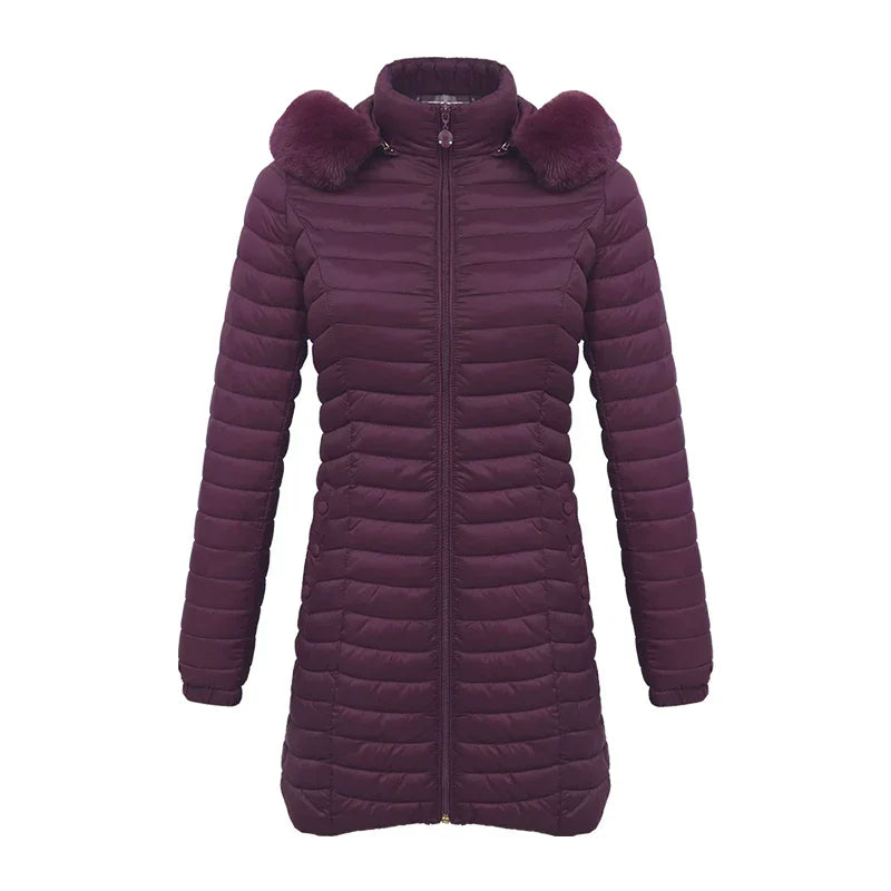 Élégante veste d'hiver slim fit avec capuche en fourrure