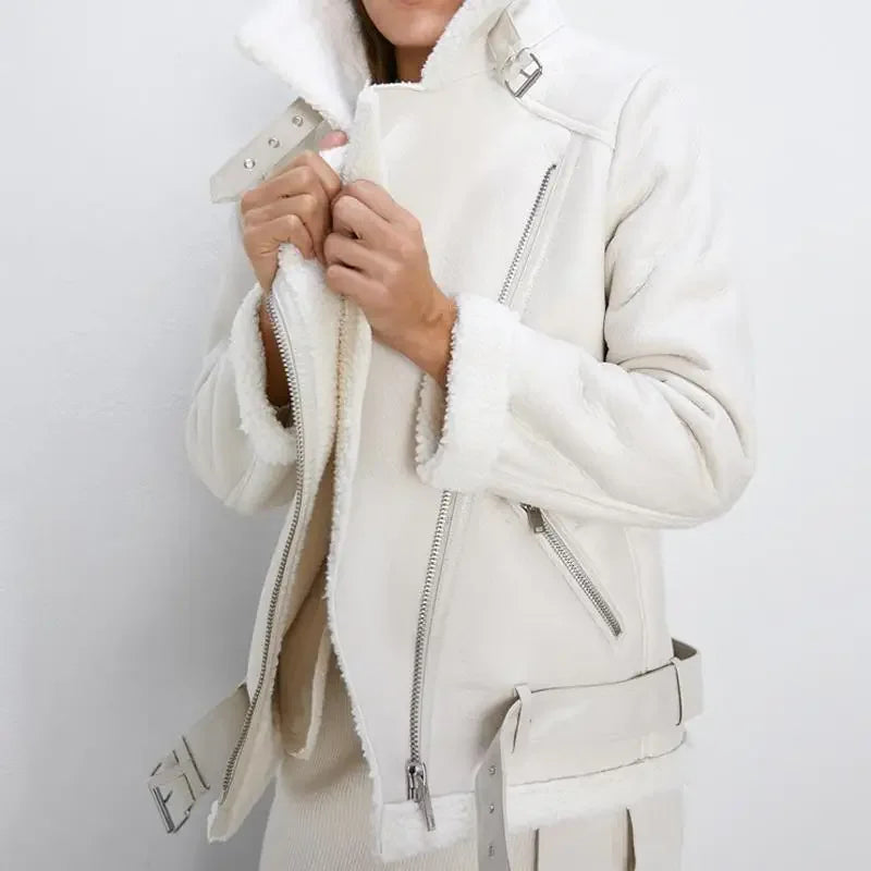 Manteau d'hiver élégant pour femme moderne et confortable