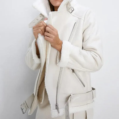 Manteau d'hiver élégant pour femme moderne et confortable
