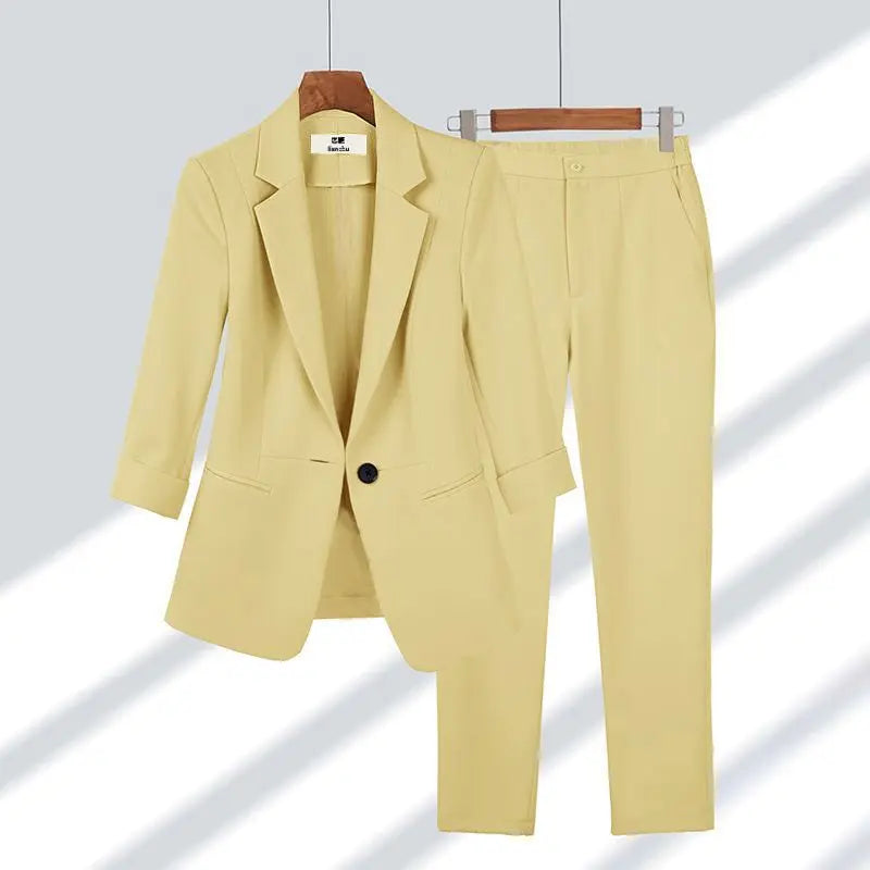 Tailleur deux pièces élégant pour femme