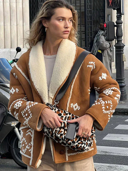 Chaussures pour femmes ne convenant pas, IdealeKleiden est un adjectif ici.
La bonne réponse est : Modèle de revers de veste d'hiver pour femme
