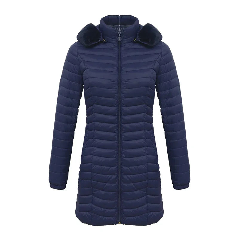 Élégante veste d'hiver slim fit avec capuche en fourrure