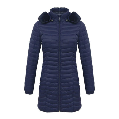 Élégante veste d'hiver slim fit avec capuche en fourrure