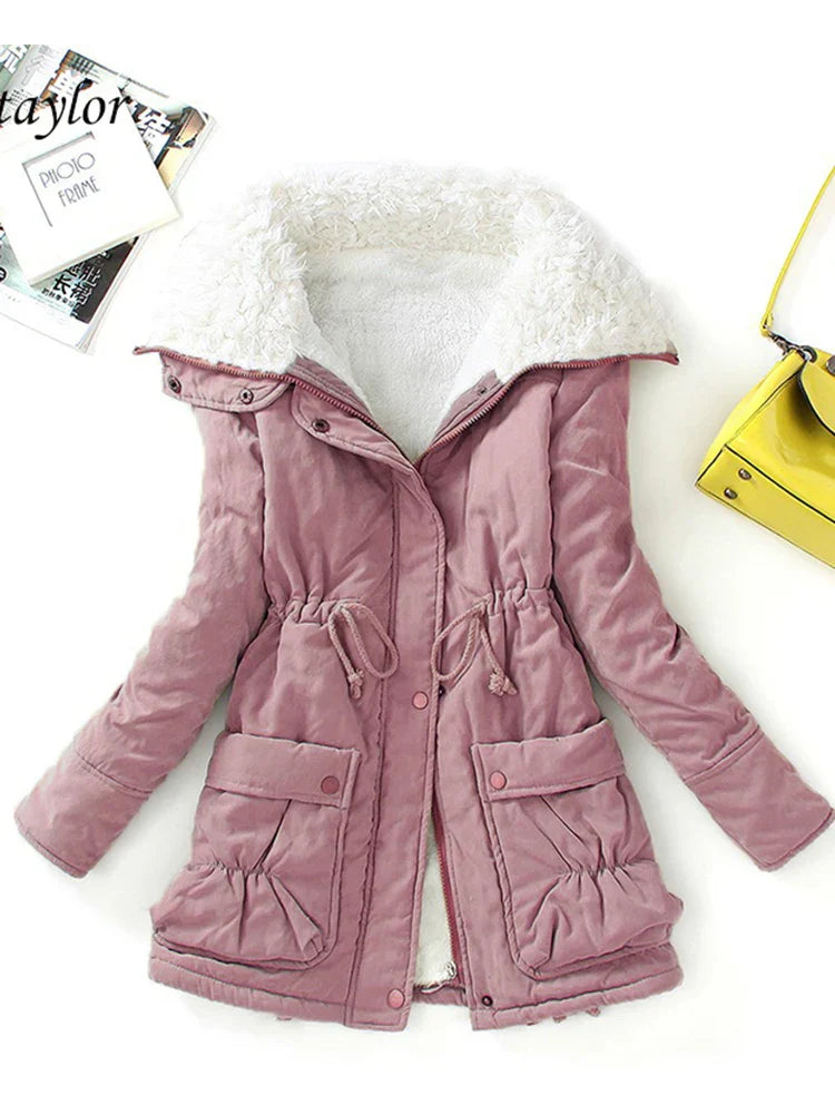 Robe d'hiver chaude avec doublure en fausse fourrure et coupe ajustable