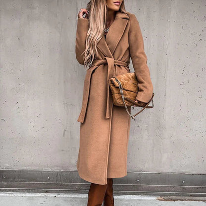Élégant manteau en laine pour femme avec ceinture
