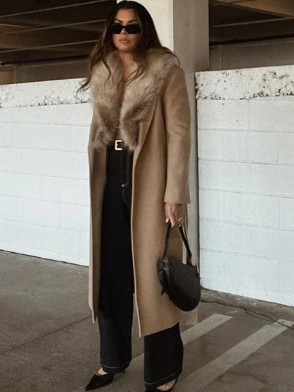 Longue veste femme avec col en fausse fourrure Coupe élégante