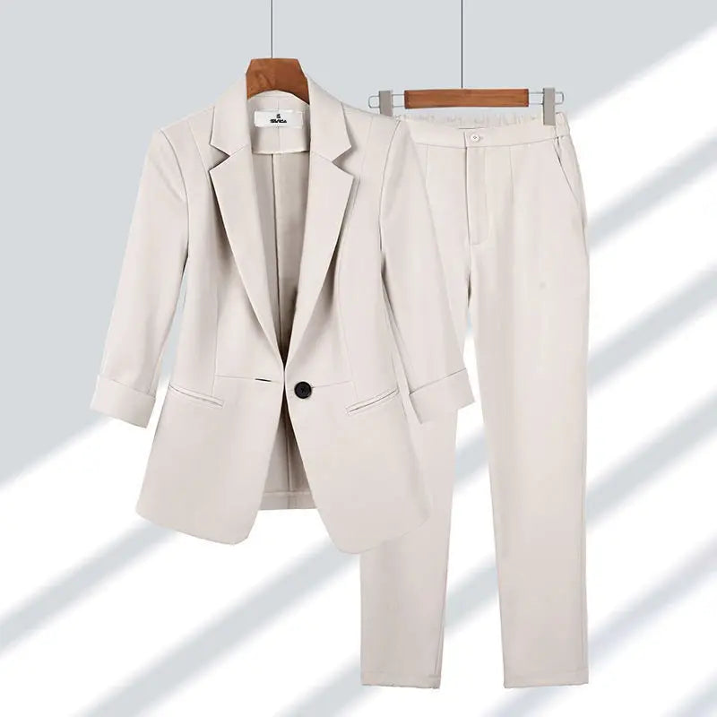 Tailleur deux pièces élégant pour femme