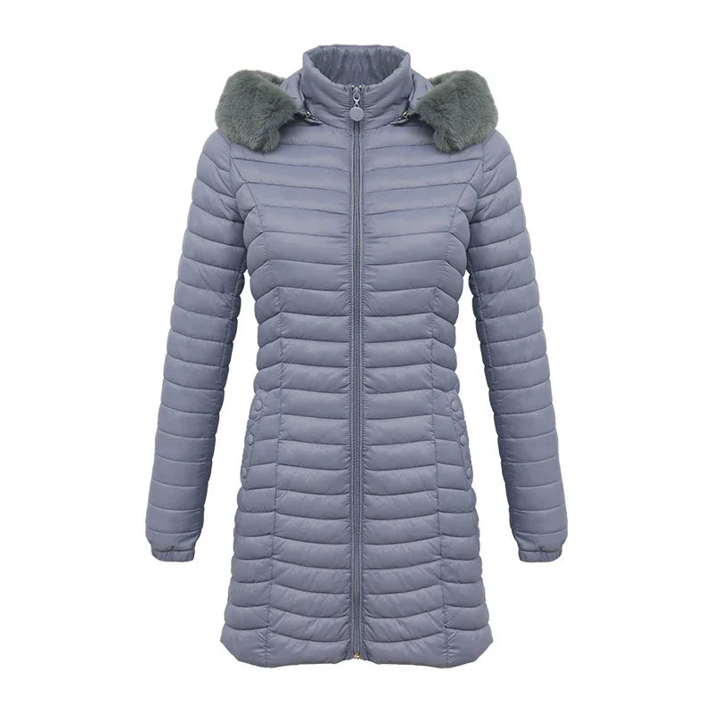 Élégante veste d'hiver slim fit avec capuche en fourrure