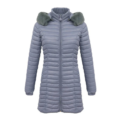 Élégante veste d'hiver slim fit avec capuche en fourrure
