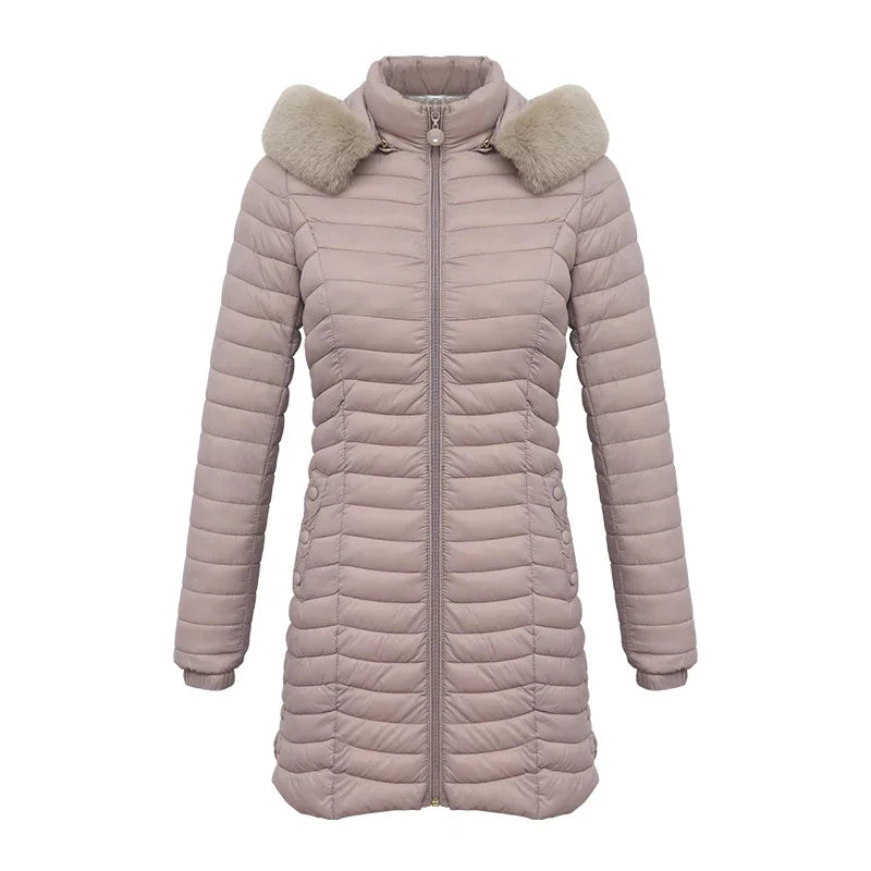 Élégante veste d'hiver slim fit avec capuche en fourrure